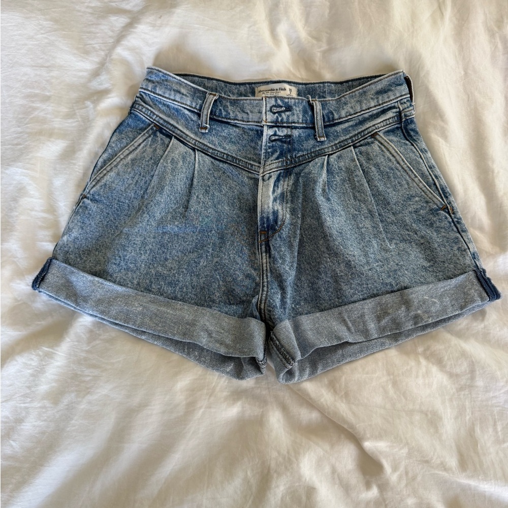 Abercrombie & Fitch 80’s Mom Short Ultra High Rise